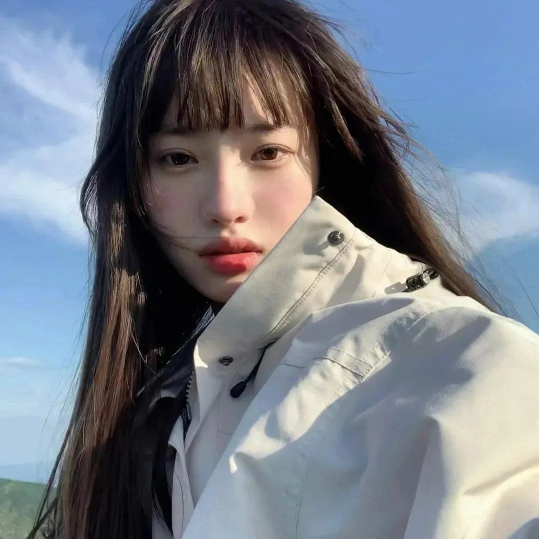 泳池怪诞